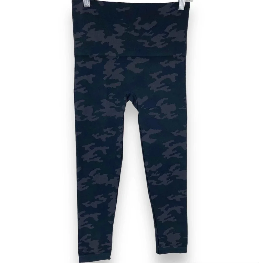 Spanx L Look at Me Now Seamless Cropped Leggings Black Camo 20099R